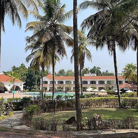 The Golden Palms Hotel & Spa Chik Banavar Exterior photo