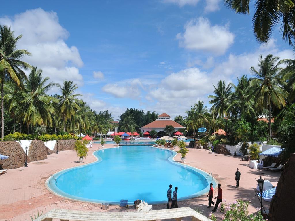 The Golden Palms Hotel & Spa Chik Banavar Exterior photo