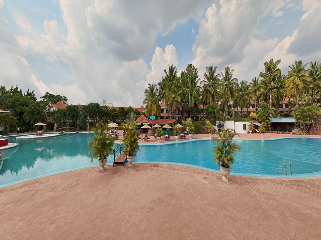 The Golden Palms Hotel & Spa Chik Banavar Exterior photo