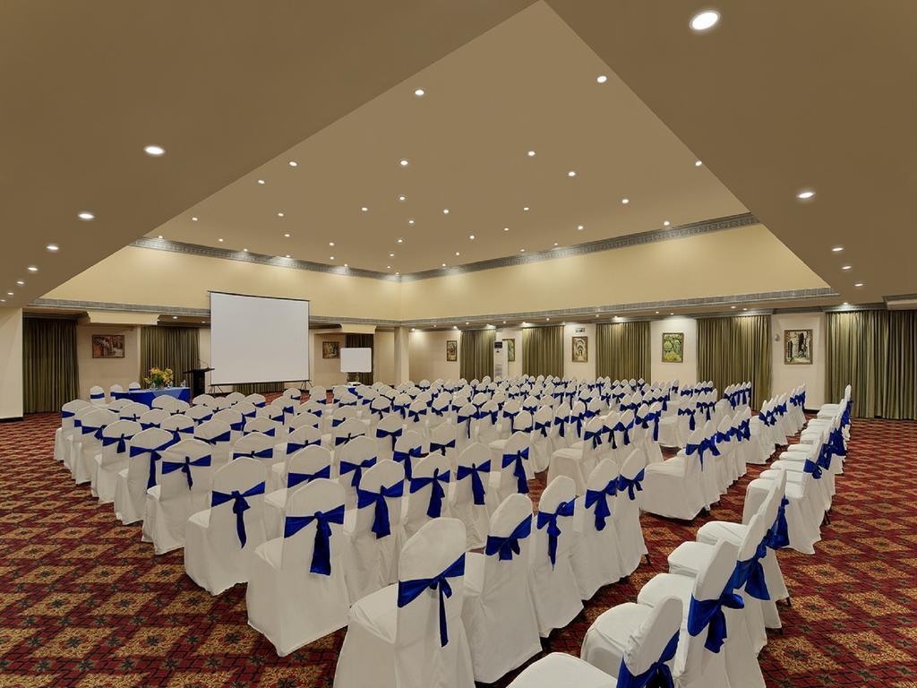 The Golden Palms Hotel & Spa Chik Banavar Exterior photo