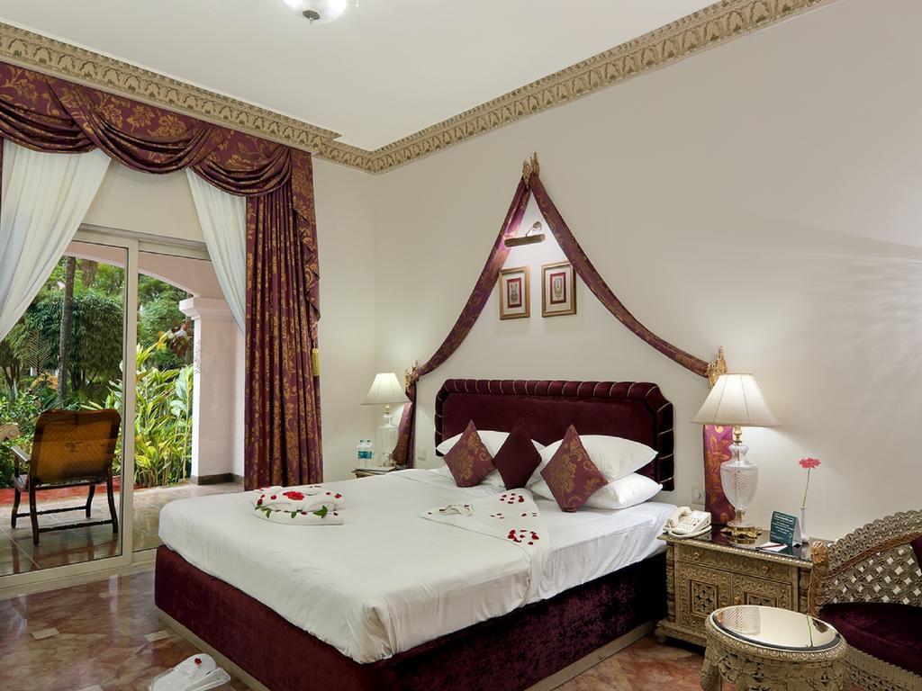 The Golden Palms Hotel & Spa Chik Banavar Exterior photo