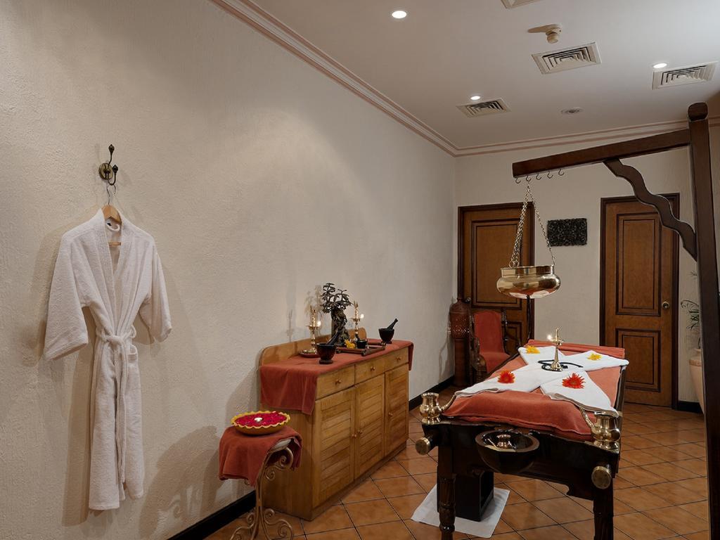 The Golden Palms Hotel & Spa Chik Banavar Exterior photo