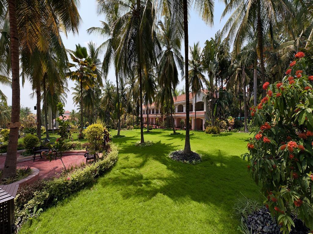 The Golden Palms Hotel & Spa Chik Banavar Exterior photo