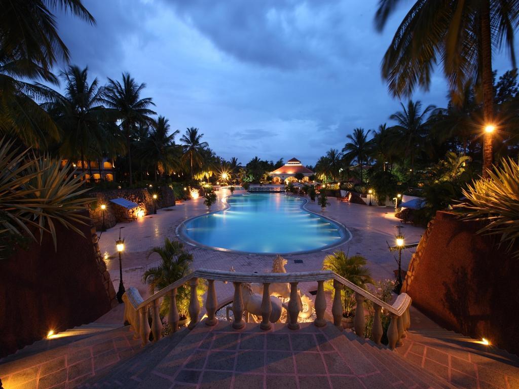 The Golden Palms Hotel & Spa Chik Banavar Exterior photo