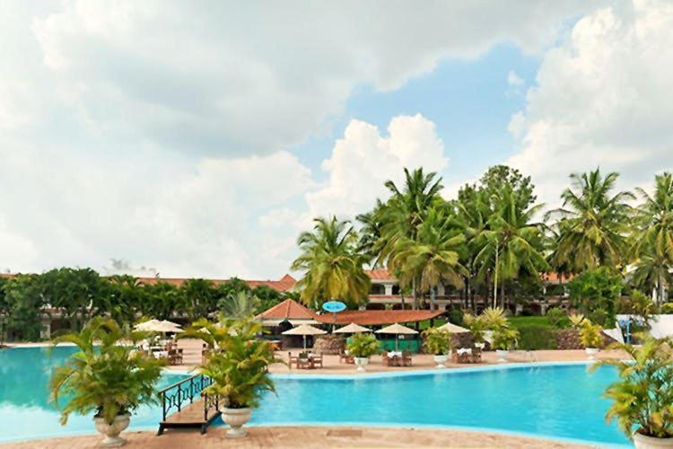 The Golden Palms Hotel & Spa Chik Banavar Exterior photo