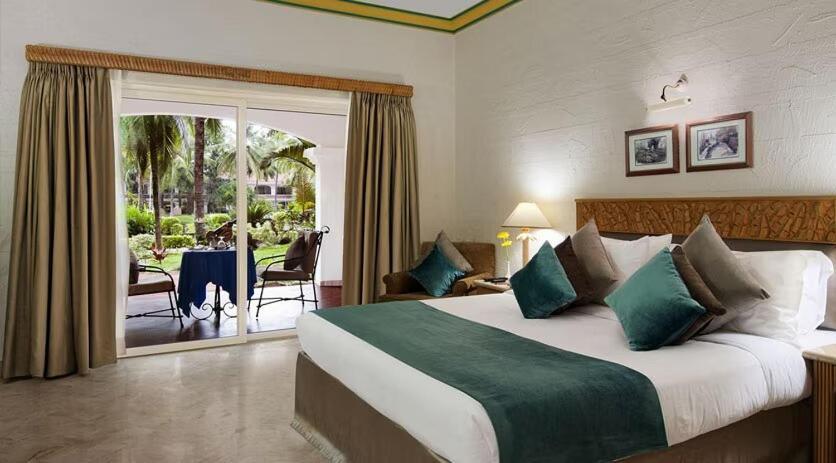 The Golden Palms Hotel & Spa Chik Banavar Exterior photo