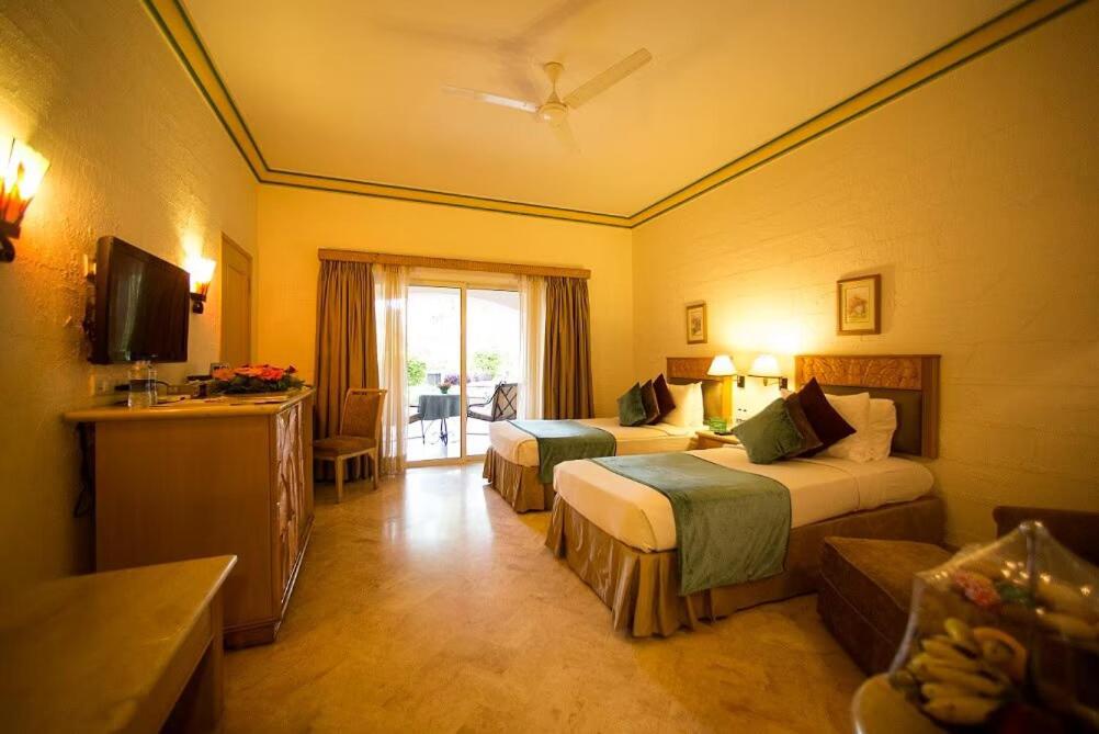 The Golden Palms Hotel & Spa Chik Banavar Exterior photo