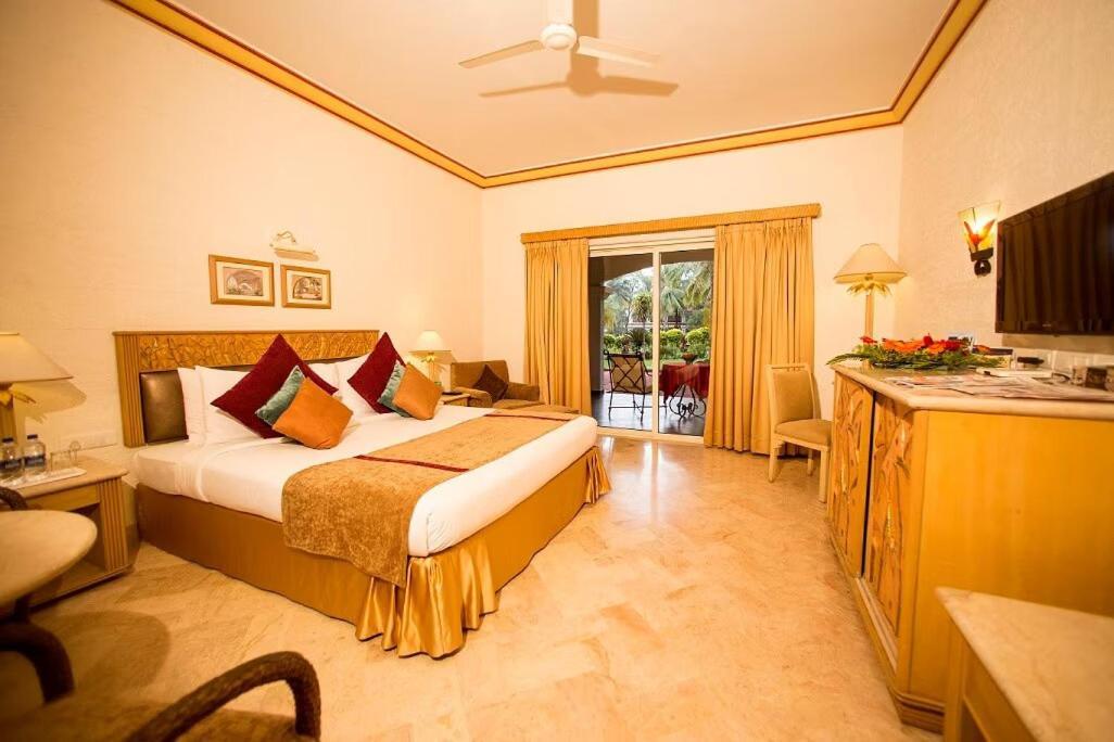 The Golden Palms Hotel & Spa Chik Banavar Exterior photo